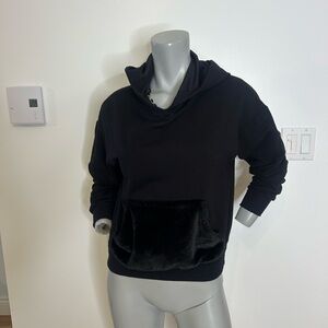 Elegant Black Hoodie with Faux fur Pocket❤️S